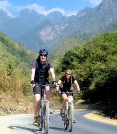 Victoria Lomax Cycling on the  tour with redspokes